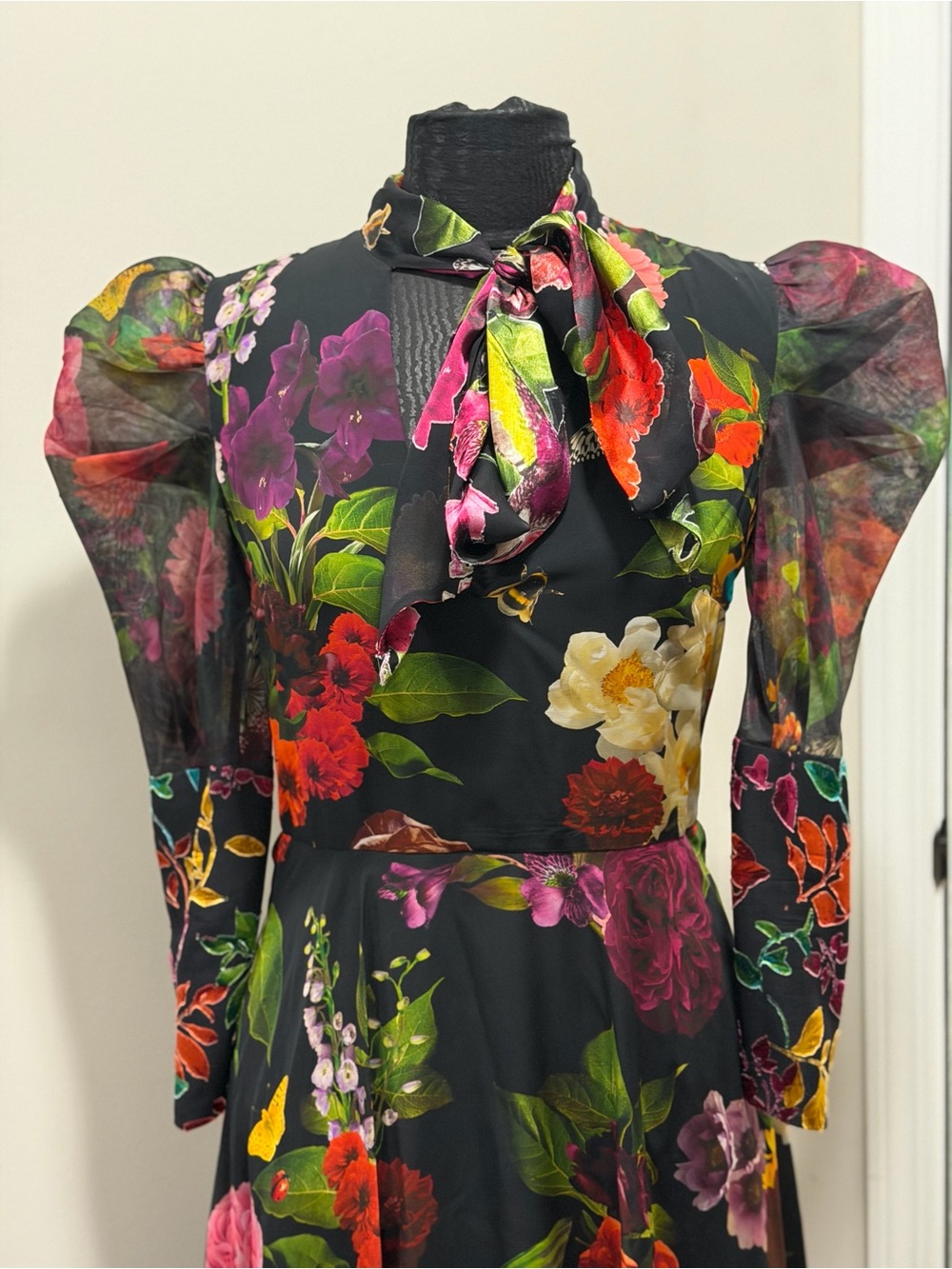 Alice + Olivia Black Floral High-Low Puff Sleeve Tie-Neck Dress - Picture 3 of 8